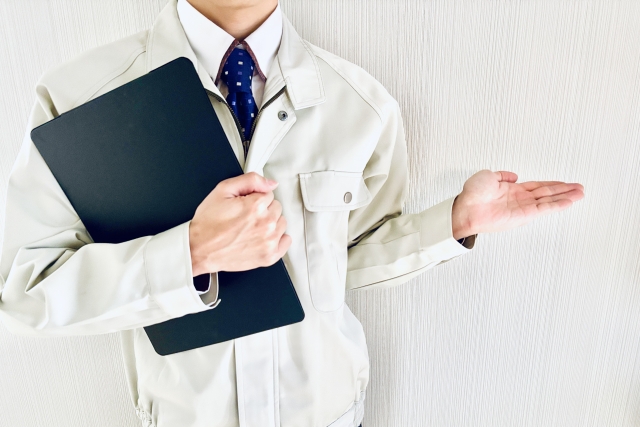 紹介をする作業員