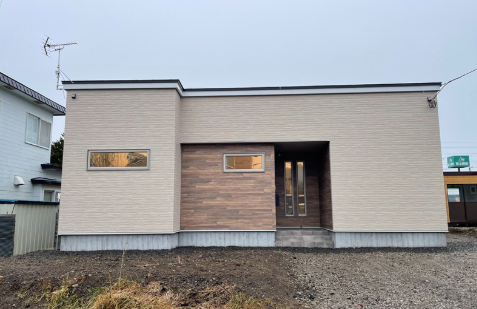 愛犬と心地よく過ごす 北欧テイストのあたたかな平屋
