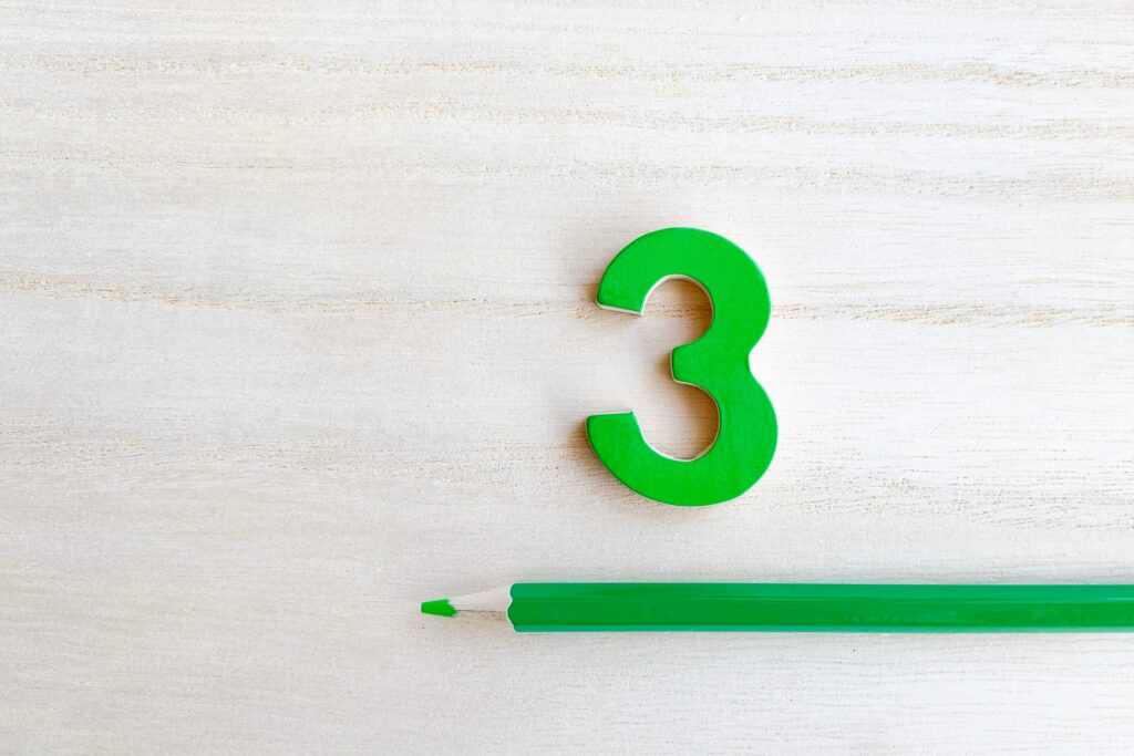 3選